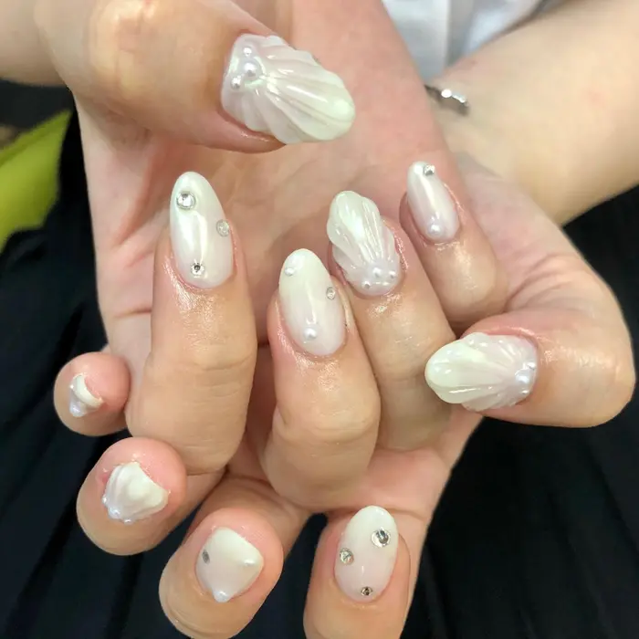 オーロラで貝殻ネイル Nail Eyelash Freak所属 Nailsalon Freakのネイルデザイン ミニモ