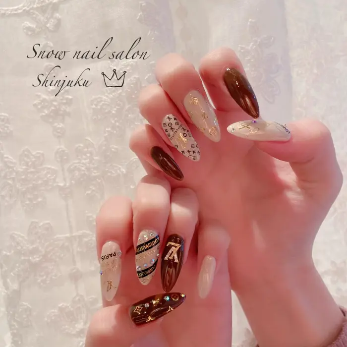 春 春ネイル21 新宿ネイルサロン マグネットネイル ピンク べっ甲 大人上品ネイル パラジ Snow Nail Salon所属 Snow Nail スカルプ新宿店のネイルデザイン ミニモ