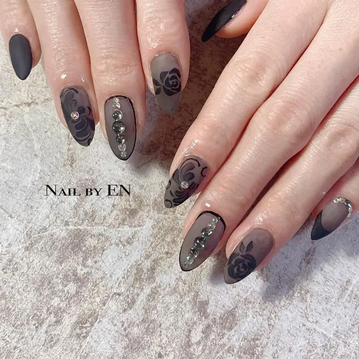 シースルーブラックのシックなマットネイル Nail By En所属 Nail Wax By Enのネイルデザイン ミニモ