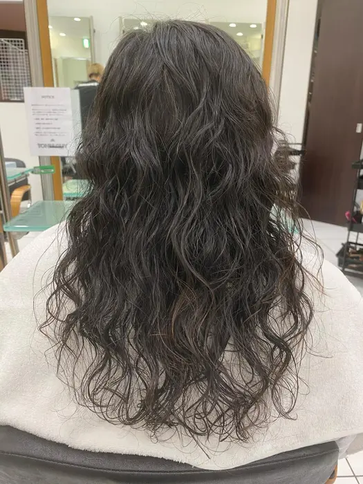 ロングパーマ 髪の毛が細いけど 強めが好きと言う方でも大丈夫 Tony Guy所属 ワタナベ マツリのヘアカタログ ミニモ