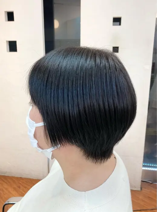 軽い印象のタイトなショートボブ イッツ 登戸店所属 冨田 豊のヘアカタログ ミニモ