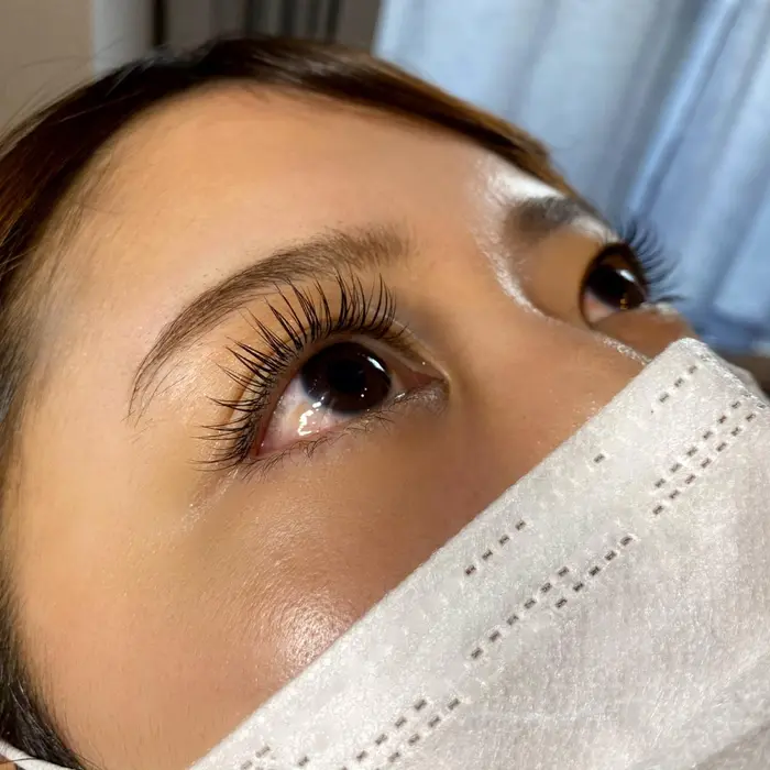 今大人気フラットラッシュです Eyelash Salon Lea所属 岸本 怜奈のマツエクデザイン ミニモ