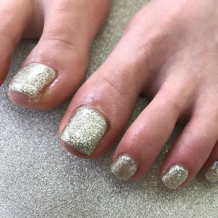 フットネイル ワンカラーorラメグラデーション M Jewelry所属 M Jewelry のネイルデザイン ミニモ