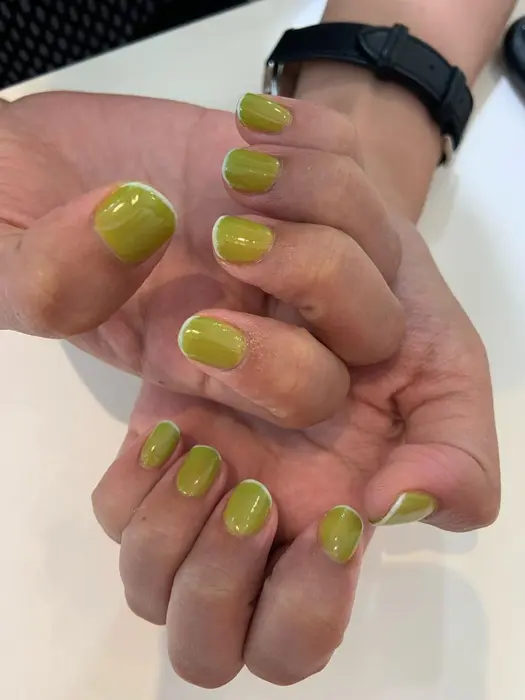 薄めのピスタチオカラー フレンチネイル ラシェンテ箕面キューズモール店所属 Lasente 細谷 真佑のヘアカタログ ミニモ