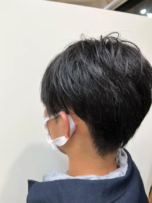 オイルをつけただけでも自然に動くナチュラルヘア ハチが張って髪も浮きやすく 扱いづらい髪型で Pastel Atelier Deux 目黒店所属 飯嶋 歩のヘアカタログ ミニモ