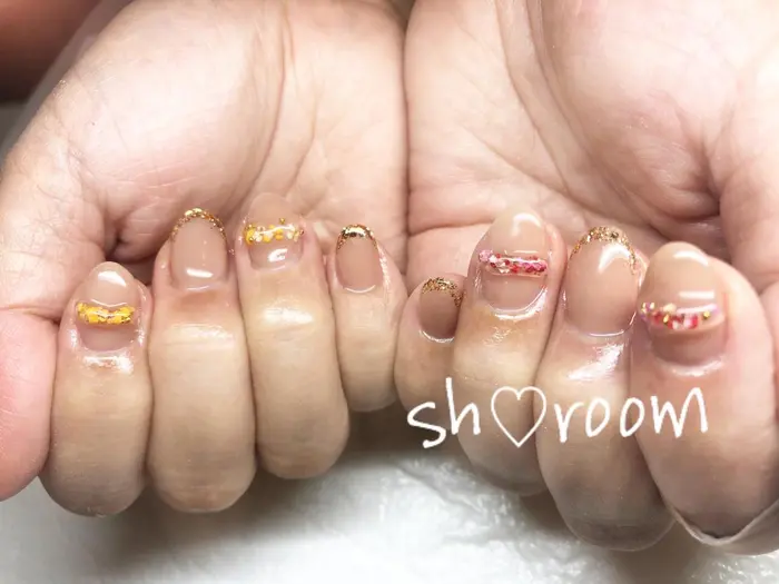 フラワーリング アクセサリーネイル キラキラネイル お花ネイル ラメフレンチ 河内長野 Nail Salon Saki所属 Sh Roomの ネイルデザイン ミニモ