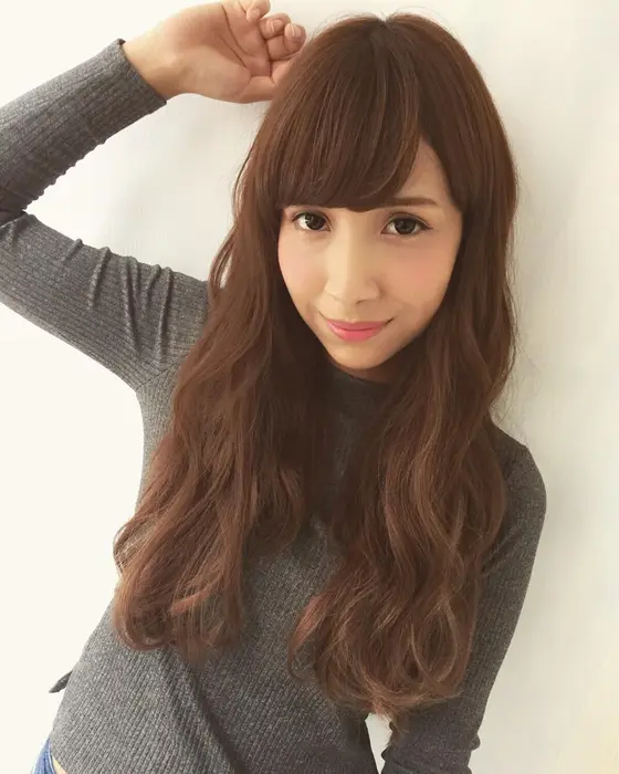 カラーはアッシュブラウンでくすみすぎない上品な色です 前髪は厚めに下ろして眉下で流れるようにし 全 Grand Beaute 高岡店所属 藤井 竜史のヘアカタログ ミニモ