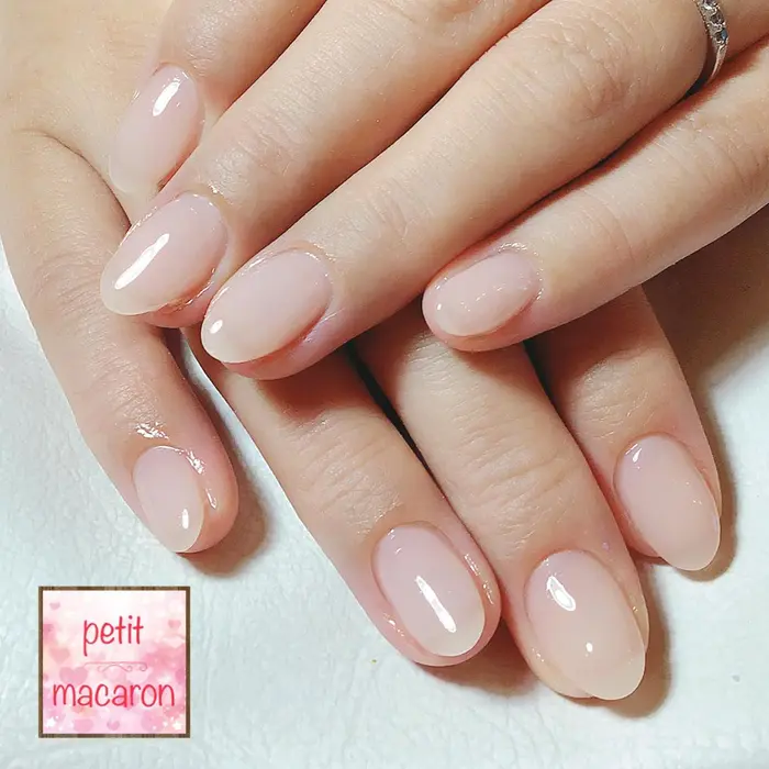 オフィス向けシンプルネイル ネイルサロン スクール Petit Macaron 四條畷店所属 岩本 由佳のネイルデザイン ミニモ