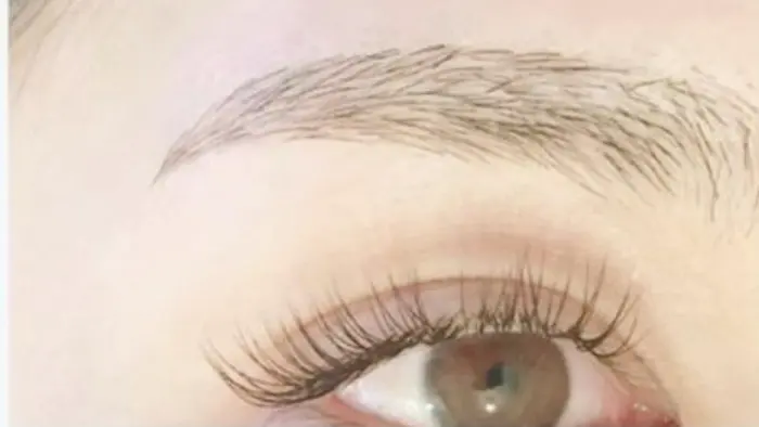 眉エクステ 写真映えやイベントなどにおすすめです 持ちが個人差があります 平均3日 10日前後で Rommy Studio所属 Rommy Studioのエステ リラクカタログ ミニモ