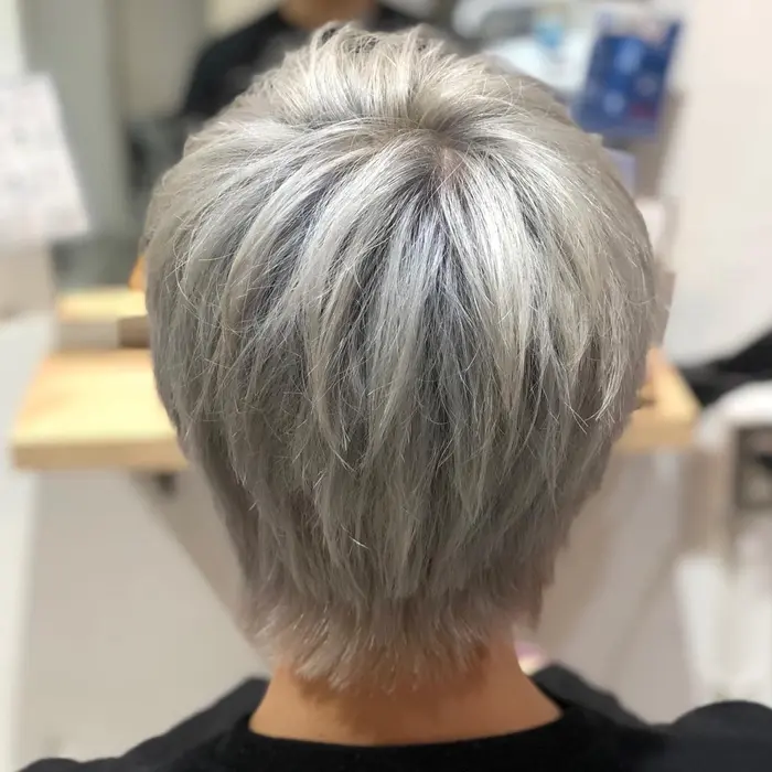 ホワイトアッシュ ブリーチ3回は必要ですが色落ちはムラシャンのみで保てるのでオススメです Hair Mode Kt 京橋店所属 宮本 梨子のヘアカタログ ミニモ