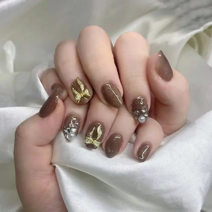 スノーネイル 斜めフレンチ ワンホンネイル 中華ネイル うるうるストーン 韓国ネイル Pomnail所属 Pom Nail 韓国ネイル 専門店のネイルデザイン ミニモ