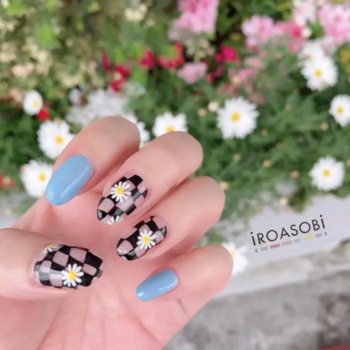 お花ネイル マーガレットネイル 春ネイル Iroasobi所属 ネイルヲタク Iroasobiのネイルデザイン ミニモ