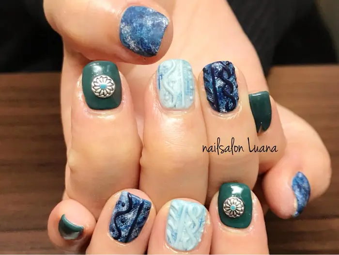 デニム風ニットネイル コンチョがポイントに マットコートでお洒落度アップ Nail Salon Luana所属 高柳 美香のネイル デザイン ミニモ