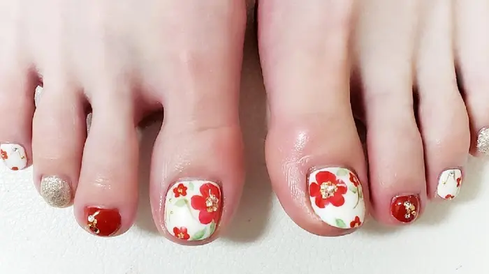 梅の花フットネイル ネイル アイラッシュサロン Veil 池袋東口店所属 金井 ネイルデザイナーのネイルデザイン ミニモ