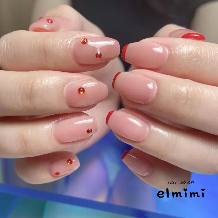 フレンチネイル ストーンネイル 持ち込みデザイン1分 Nail Salon Elmimi所属 Nail Salon Elmimiのネイルデザイン ミニモ