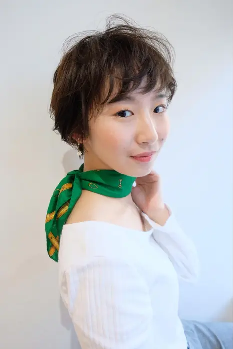 大人っぽダークブラウンカラー ゆるっとふわっとパーマ ミニマムショートボブ ワックスで動かして スタ Neolive Ginza所属 ニュアンス パーマ おおや ともみのヘアカタログ ミニモ