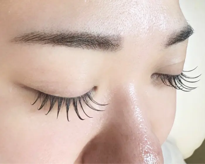【デザイン】
全体的に同じ長さでDカールの14mmでエクステを付けました

?...