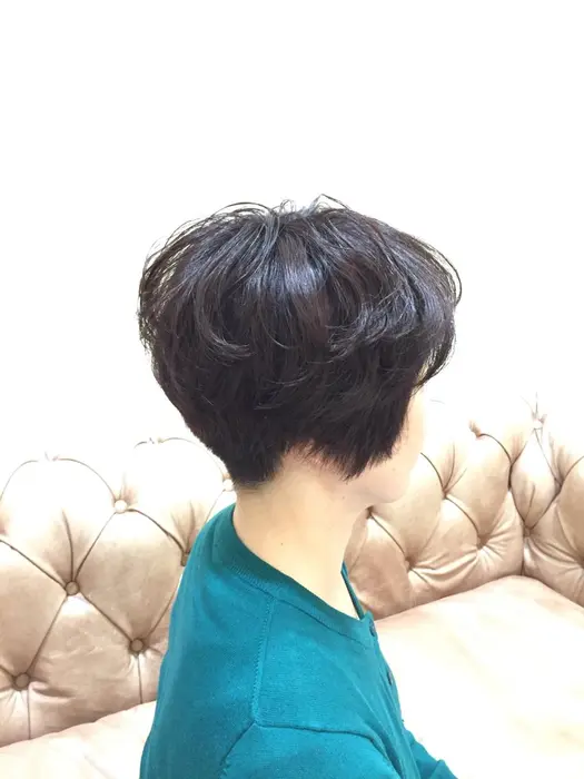 くせ毛の人ならカットだけで 直毛の人ならトップにパーマを数本かけると 家でのまとまりも楽になります ロジック所属 顔まわりストカール 抜群の快適ヘアにのヘアカタログ ミニモ