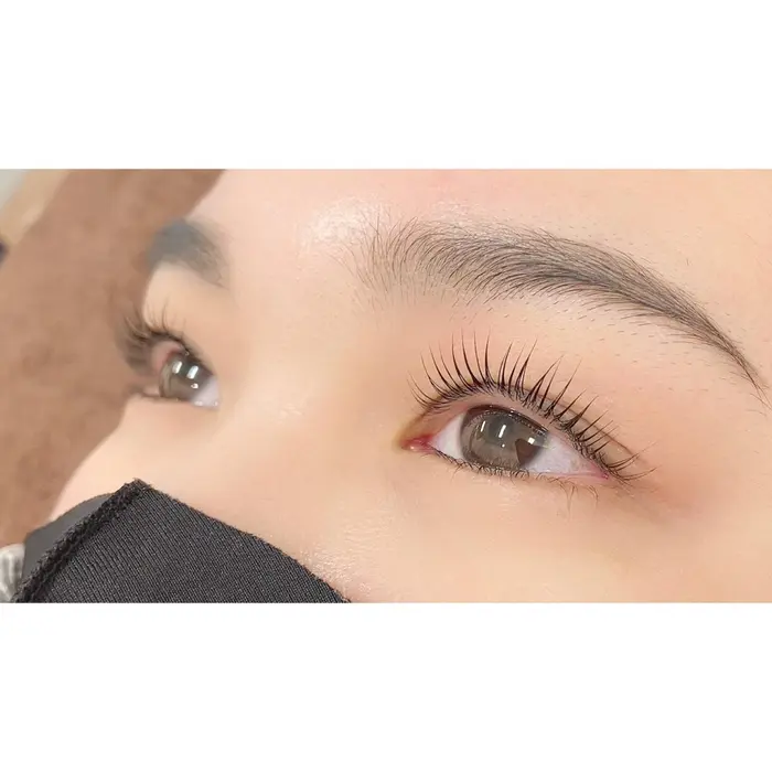 パリジェンヌラッシュリフト初めてのお客様 根元から80度の角度で上がります 化粧品登録された薬剤 フォルチェ所属 幸野 菜月のマツエク デザイン ミニモ