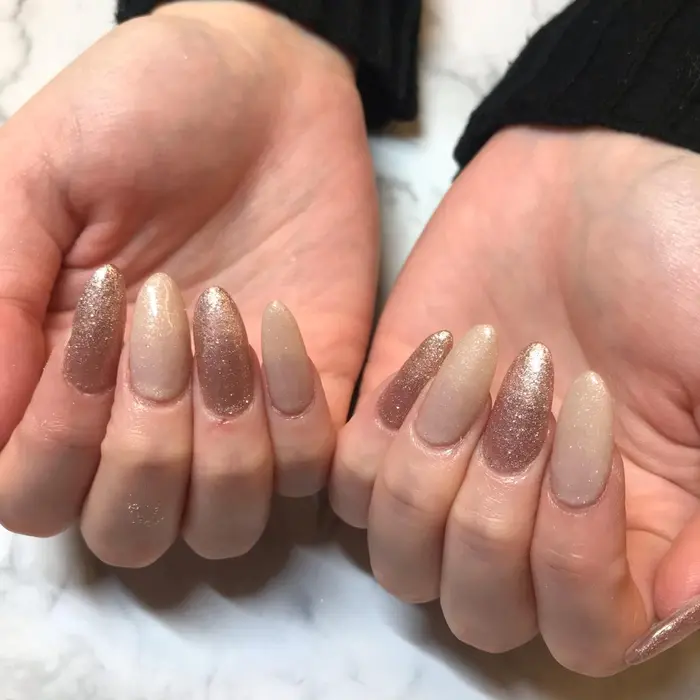 ベージュ系カラー Cross Nail所属 Cross Nail Enamiのネイルデザイン ミニモ