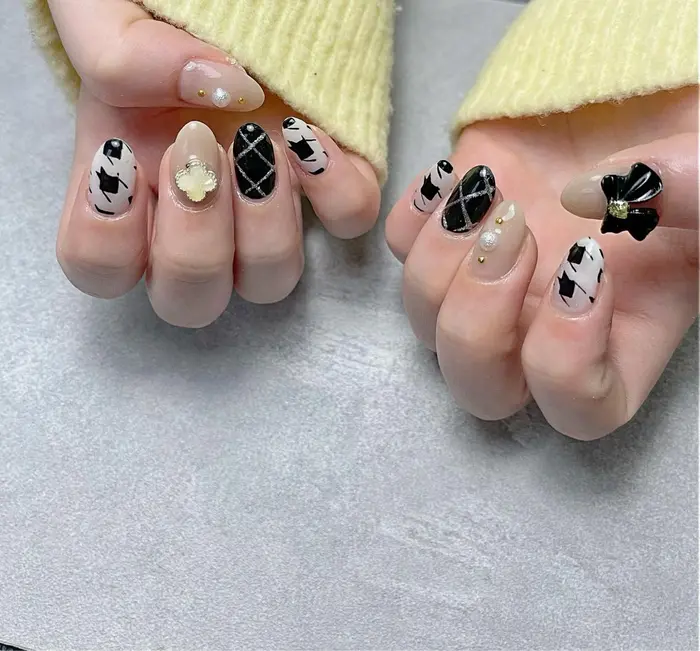 リボンネイル 派手ネイル ワンホンネイル 中国ネイル 韓国ネイル 千鳥柄ネイル キルティングネイル Design所属 Nail Designの ネイルデザイン ミニモ