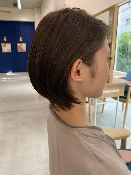 頭の形に合わせてカットしたショートヘア 襟足のくびれと丸いシルエットがどこから見ても可愛い バラン Eleanor Spa Treatment自由が丘所属 小顔 ショート ボブ 江波戸博章のヘアカタログ ミニモ