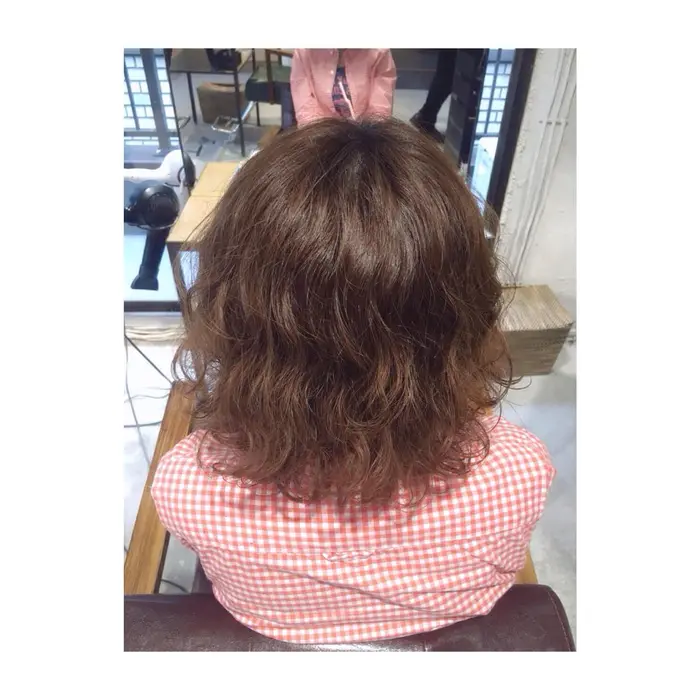柔らかなミディアムスタイルに傷まない低温デジタルパーマでカラー毛も大きめウェーブに返信 Lagoon 下北沢所属 美髪師 Masaのヘアカタログ ミニモ