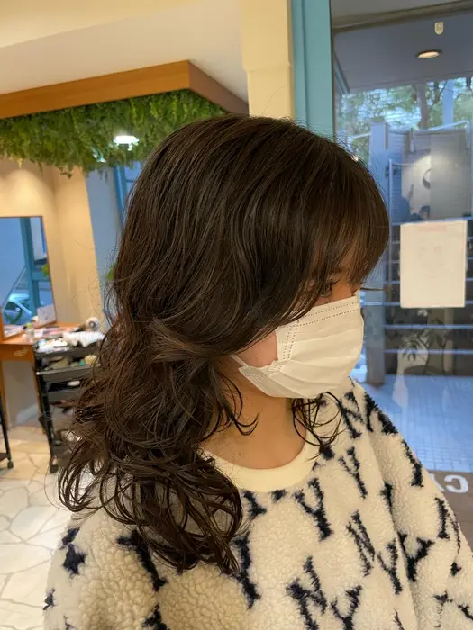 顔まわりパーマ ヨシンモリ風 韓国風コテ巻きパーマ ウルフから伸ばした状態 エクステ履歴ありで毛量 Cyan 所属 加藤 空のヘアカタログ ミニモ