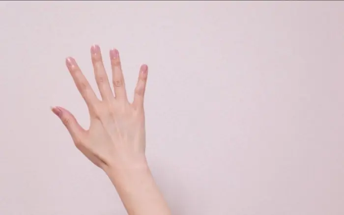 普段あまりケアをしない手や腕の施術も行っていきます 手や腕の綺麗さも見た目のポイントアップの一つに 整体 トレーニングサロン スフィーダ 西新井所属 整体 トレーニング サロンスフィーダのエステ リラクカタログ ミニモ