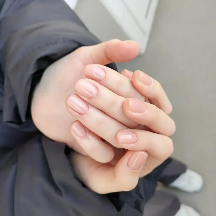 美爪ネイル シンプルネイル 春ネイル ワンカラーネイル ワンカラー ピンクネイル ピンクベージュネ Private Salon Lily𓂃𓆸所属 自宅サロン Lily Renaのネイルデザイン ミニモ