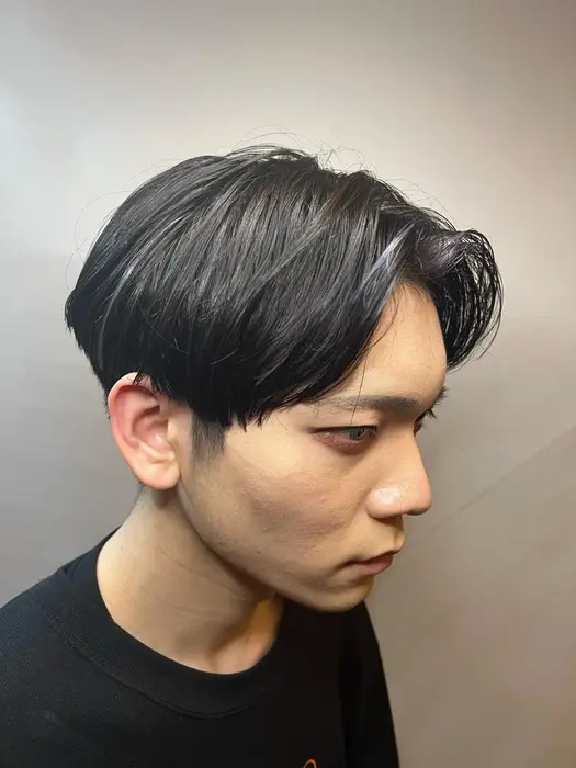 前髪インナーカラー ナチュラルハイライト 前髪はバイオレット系の色を入れて透明感のあるカラーに Valette 銀座所属 髪質改善 ツヤ髪 Katsuyaのヘアカタログ ミニモ