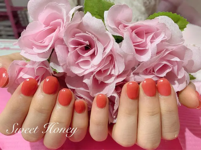 オレンジネイル 夏のビビットカラーで素敵なお嬢さんに施術させて頂きました 600色以上のカ Peko Nail所属 青山 愛香のネイル デザイン ミニモ