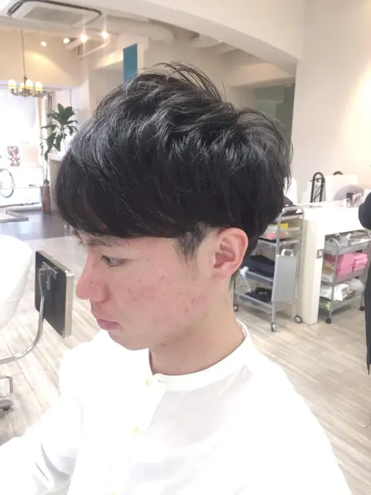 メンズカット クセをいかしてスタイリング 襟足はすっきり刈り上げて トップはふわっとするよ Tocca Hair Treatment 赤羽店所属 森田 望のヘアカタログ ミニモ