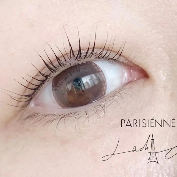 パリジェンヌラッシュリフト まつ毛の根元を８０度斜め上に上がるような角度で立ち上げ正面か ダイヤモンドアイズ 浦和店所属 新谷 歩香のマツエク デザイン ミニモ