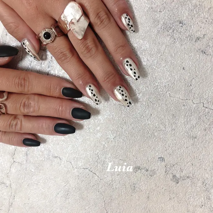 持ち込みデザイン マット ミラー ダルメシアン かっこいいネイルになりました Luia ルイア 所属 Nail Salon Luiaのネイル デザイン ミニモ