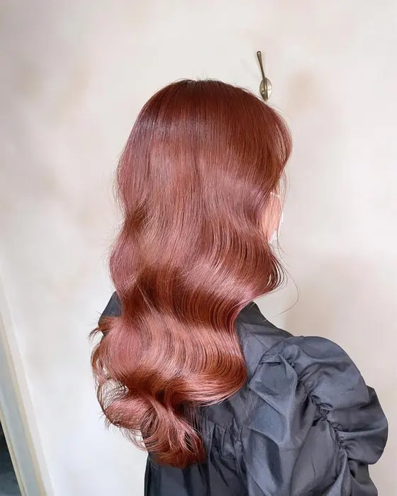 12トーン程まで褪色した髪の毛を艶のあるピンクブラウンにピンクはアンダーがある程度明るないとピンク Evelyn Paige By Carrera所属 艶髪美髪改善 古請優太のヘアカタログ ミニモ
