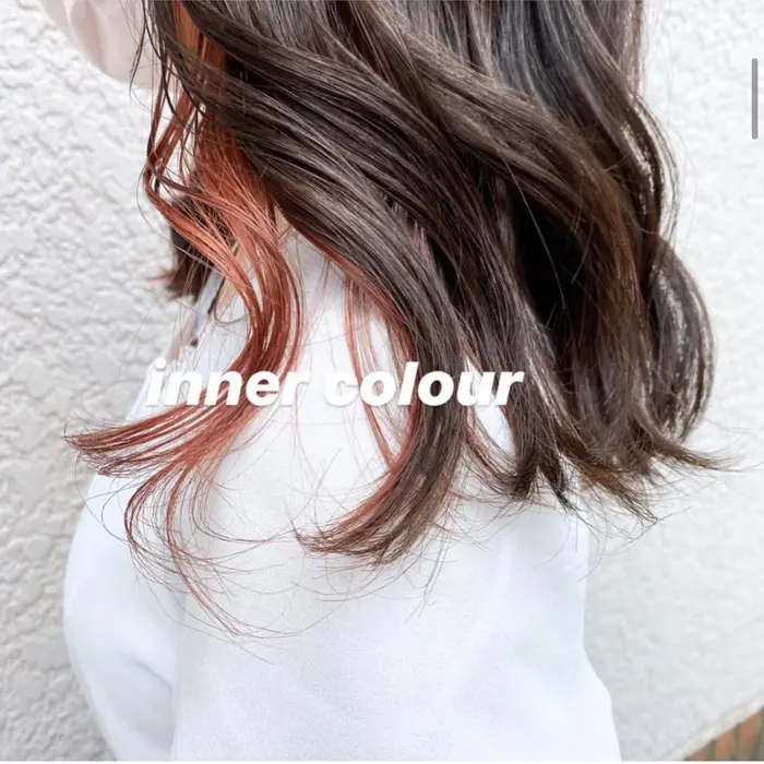 インナーカラー 似合うか不安なカラーも インナーカラーなら挑戦しやすいです Salowin 原宿 Il Salice所属 女性目線の似合わせ ブリーチ青木優美のヘアカタログ ミニモ