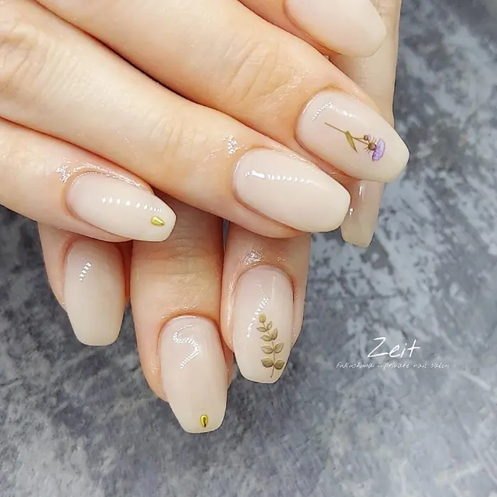 フラワーネイル シール お花ネイル オフィスネイル Nail Salon Zeit ﾂｧｲﾄ所属 Saito Akihoのネイル デザイン ミニモ