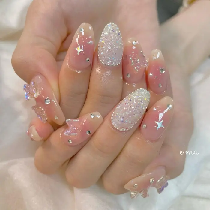 韓国ネイル 春ネイル チークネイル ピンクネイル 蝶々ネイル キラキラネイル ピクシーネイル Private Nail Salon E Mu所属 Nail Salon E Muのネイルデザイン ミニモ