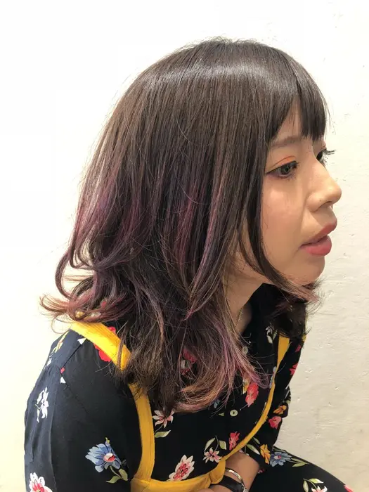 毛先の動きに合わせて入れたユニコーンカラーがポイント 伸ばし中だけど雰囲気を変えたい そんな時は Tylco Gemma Of Bona 所属 小島 千明のヘアカタログ ミニモ