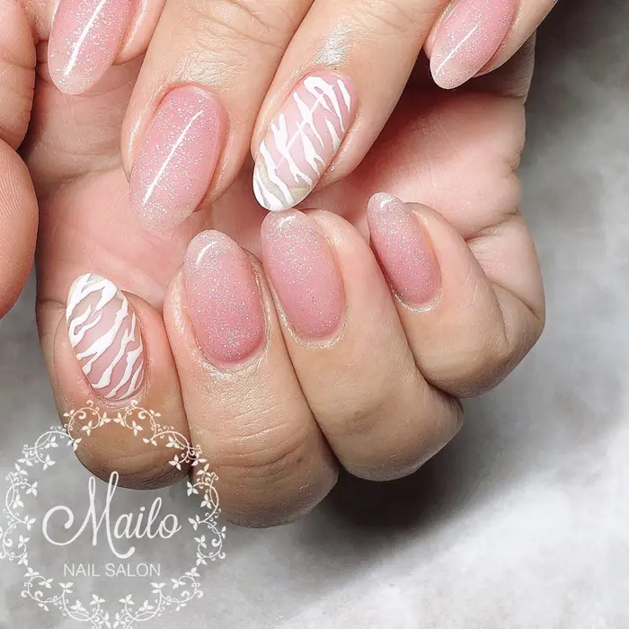 ワンカラー クリアホワイトゼブラ Nail Eyelash Salon Mailo 池袋店所属 Mailo 諏訪のネイル デザイン ミニモ
