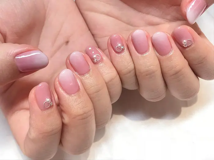 ハンド定額ネイル ベビーブーマー Cocoon Nail所属 保科 冴季恵のネイルデザイン ミニモ