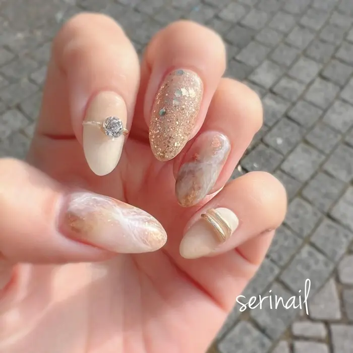 ニュアンスネイルとリングネイルの組み合わせ リングネイル ニュアンスネイル ネイル Se Serinail所属 Yu Miのネイル デザイン ミニモ