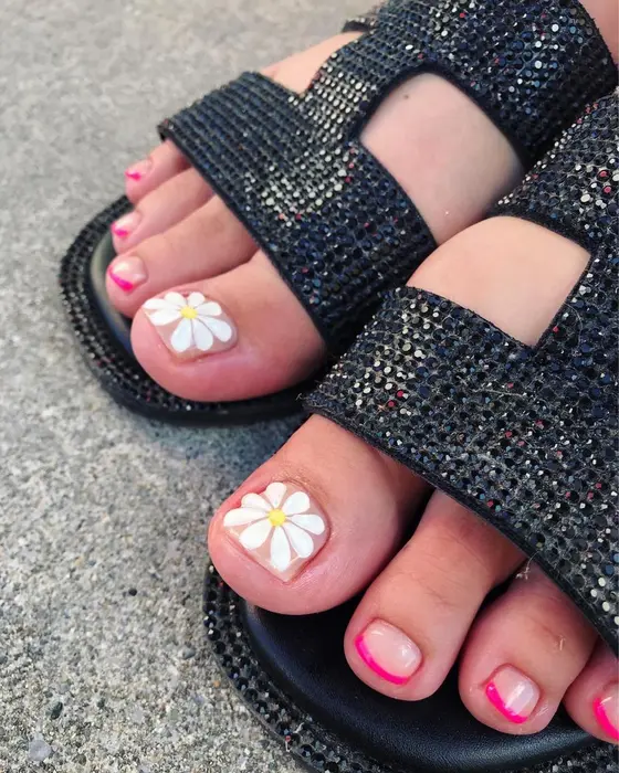 ぷっくりお花footnail Maki Nail 11時 18時半 那覇市首里 モノレ Maki Nail 所属 Maki Nail のネイルデザイン ミニモ