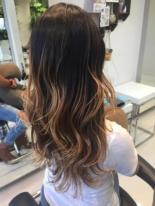 ハイライト 巻き髪とっても海っぽいですね ハイトーンはトリートメントがとっても大切です トリ Go Today Shaire Salon所属 Freelance Kieのヘアカタログ ミニモ