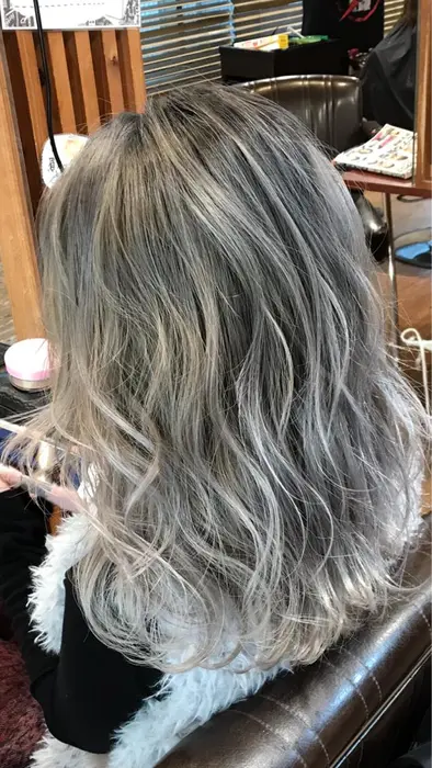 ホワイトバレイヤージュ Blitz R Evolutエリア人気no 1サロン所属 Blitz店長 松原 凌のヘアカタログ ミニモ