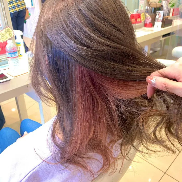 インナーカラーを入れる範囲と色で印象もガラリとかわります Ash都筑ふれあいの丘店所属 高田 真由のヘアカタログ ミニモ