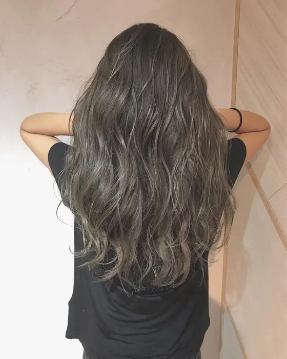 夏オススメ 海に似合いそー ハイライトたっぷりグレージュてかグレー これは最高に可愛いで Raf Tokyo 代表取締役 新宿エリアno 1所属 Taku 外国人風 ハイライトのヘアカタログ ミニモ