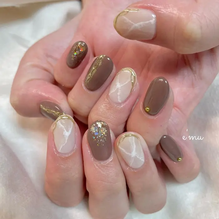 大理石ネイル ブラウンネイル シンプルネイル Private Nail Salon E Mu所属 Nail Salon E Muのネイル デザイン ミニモ
