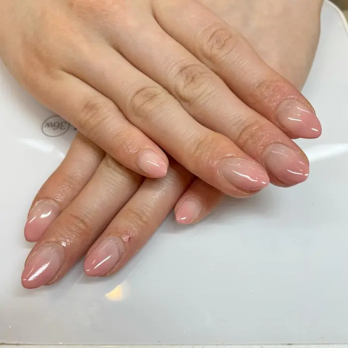 シアーなピンクが新生活にぴったりです シアーなカラーのグラデーションは馴染みがよくオフィスネイル Elixir Nail所属 エリクサーネイル神田 入江のネイルデザイン ミニモ シアーなピンクが新生活にぴったりです シアーなカラーのグラデーションは馴染みがよくオフィスネイル Elixir Nail所属 エリクサーネイル神田 入江のネイルデザイン ミニモ